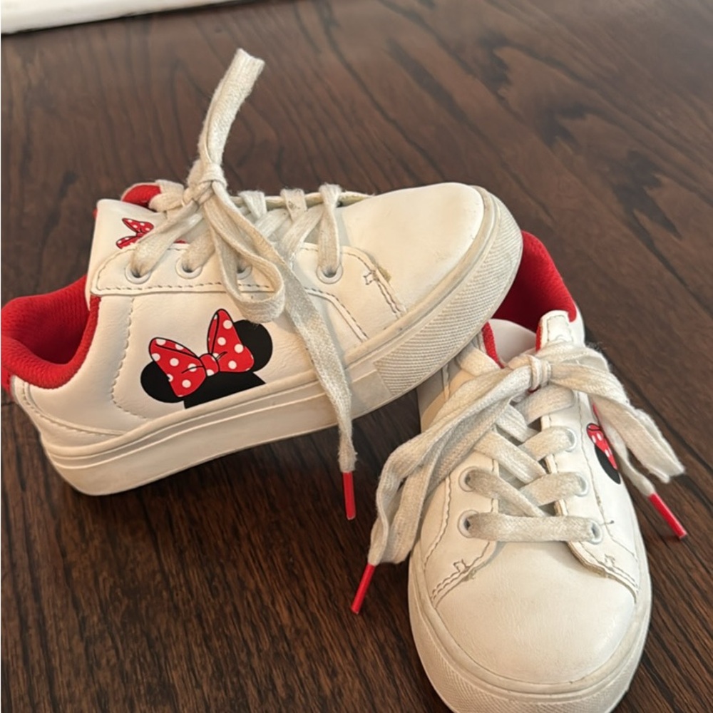 Girls Minnie Mouse White and Red Sneakers